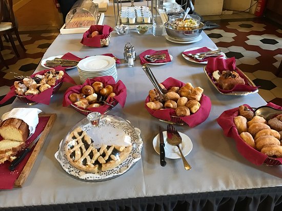 Colazione al Palazzo e city walk con lo Storico (per 2 persone)