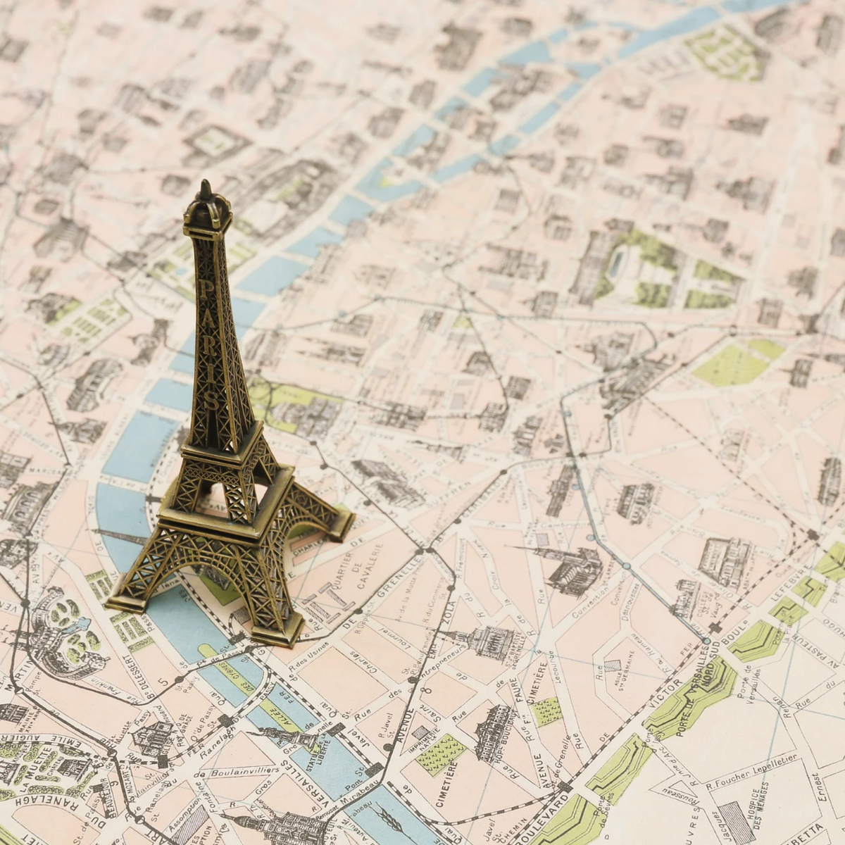Parigi con degustazione di vini e formaggi e due notti in hotel