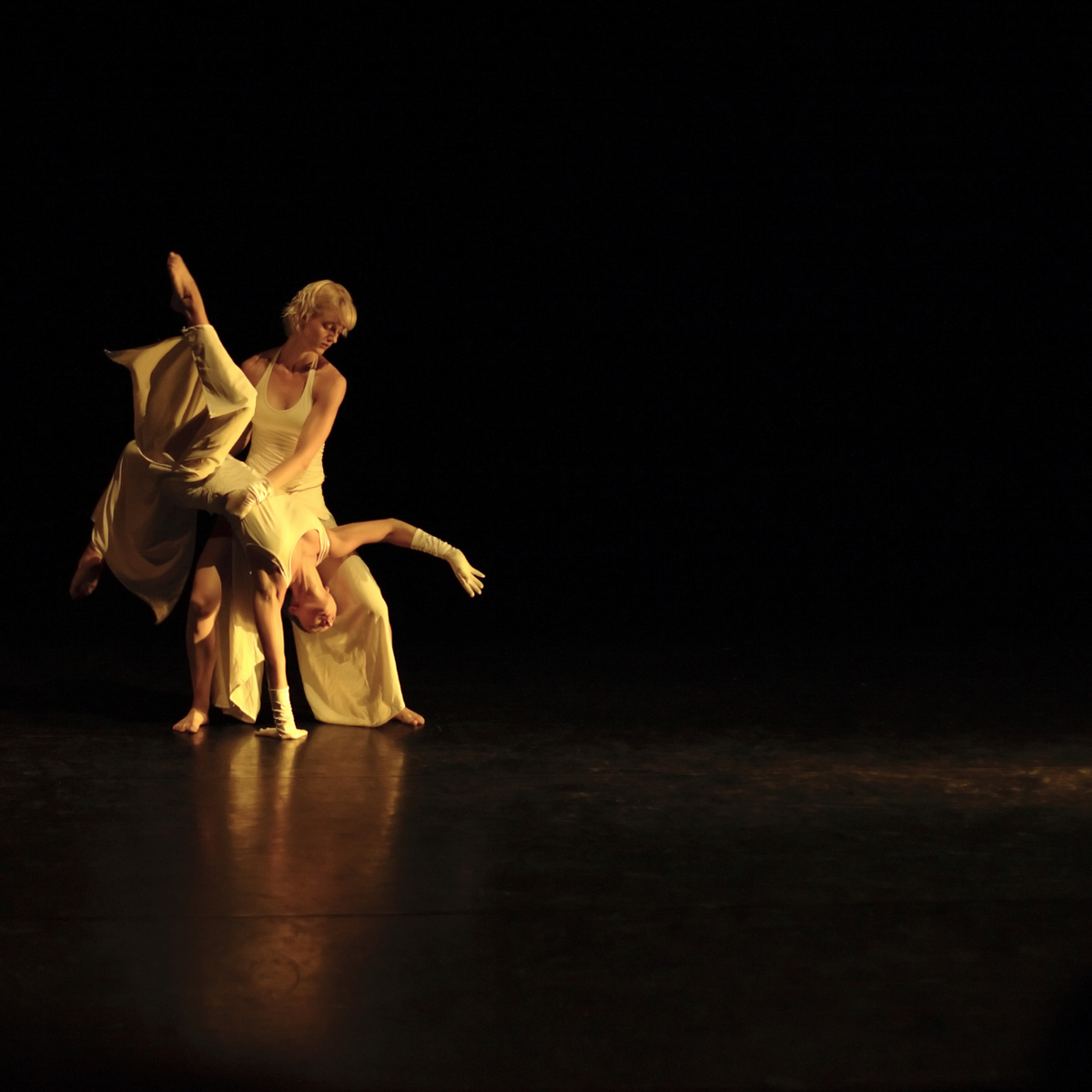 Spettacolo di danza contemporanea