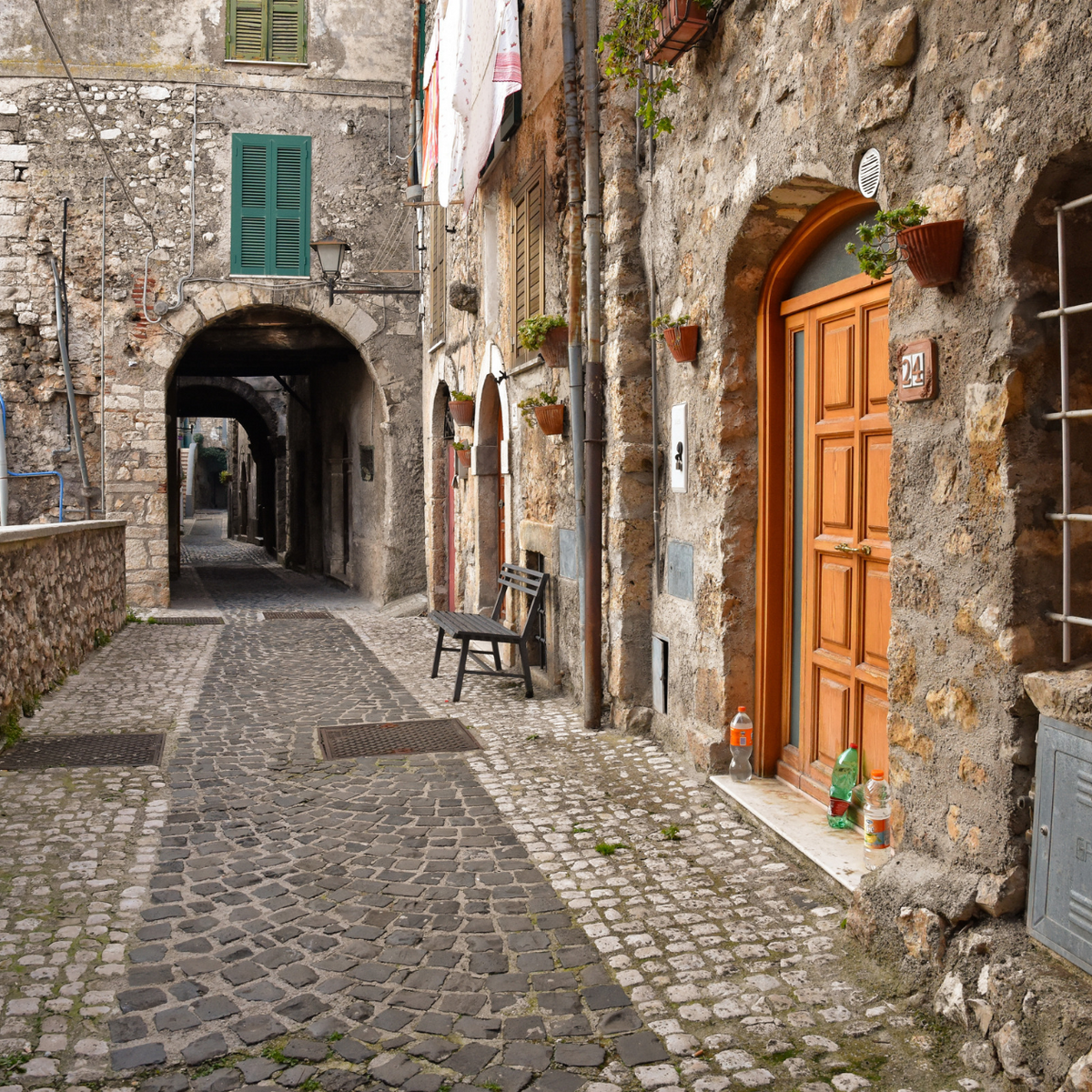Fuga in uno storico borgo con pranzo tipico