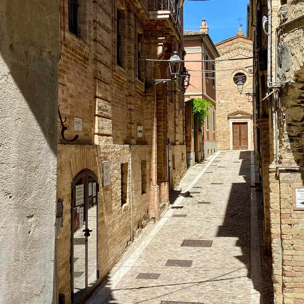 Fuga in uno storico borgo con pranzo tipico